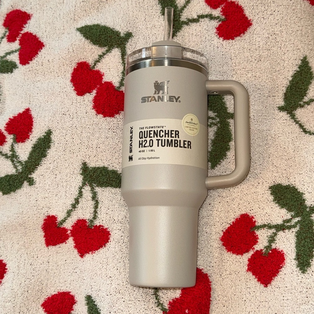 Stanley Quencher H2.0 Tumbler Magnolia Limited Edition Grey